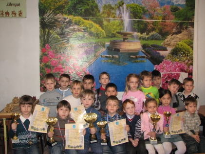 В Первенстве города Астрахани среди учащихся приняло участие 140 юных шахматистов