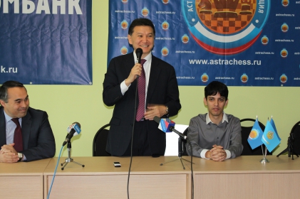 Президент FIDE К.Н. Илюмжинов встретился с любителями шахмат и посетил Шахматную Академию